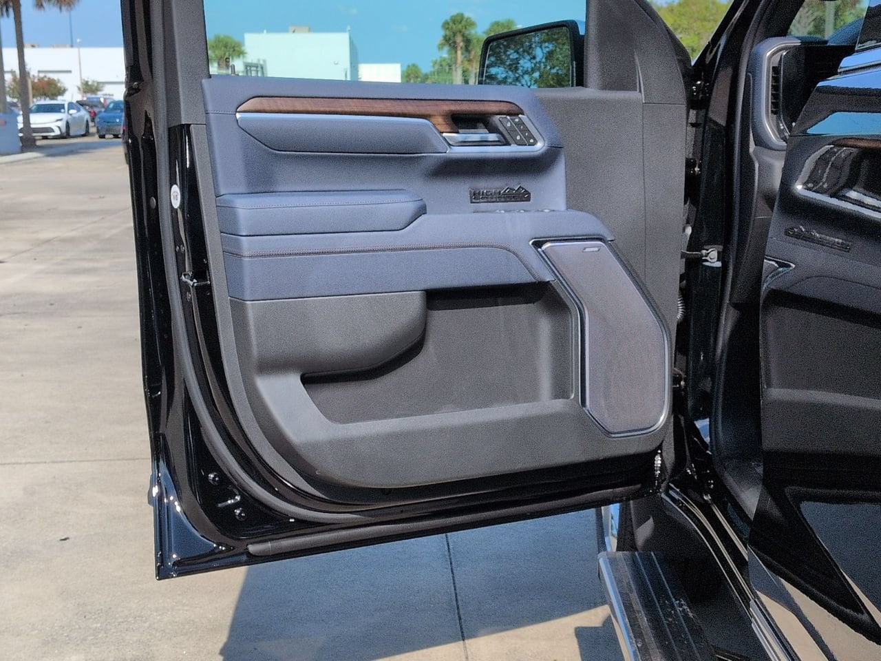 2026 Chevrolet Silverado 1500 High Country - Photo 8
