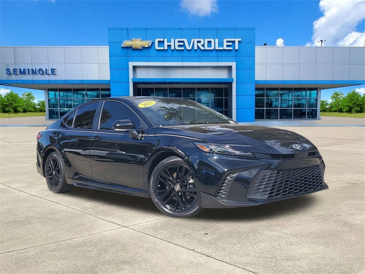 2025 Toyota Camry SE's photo