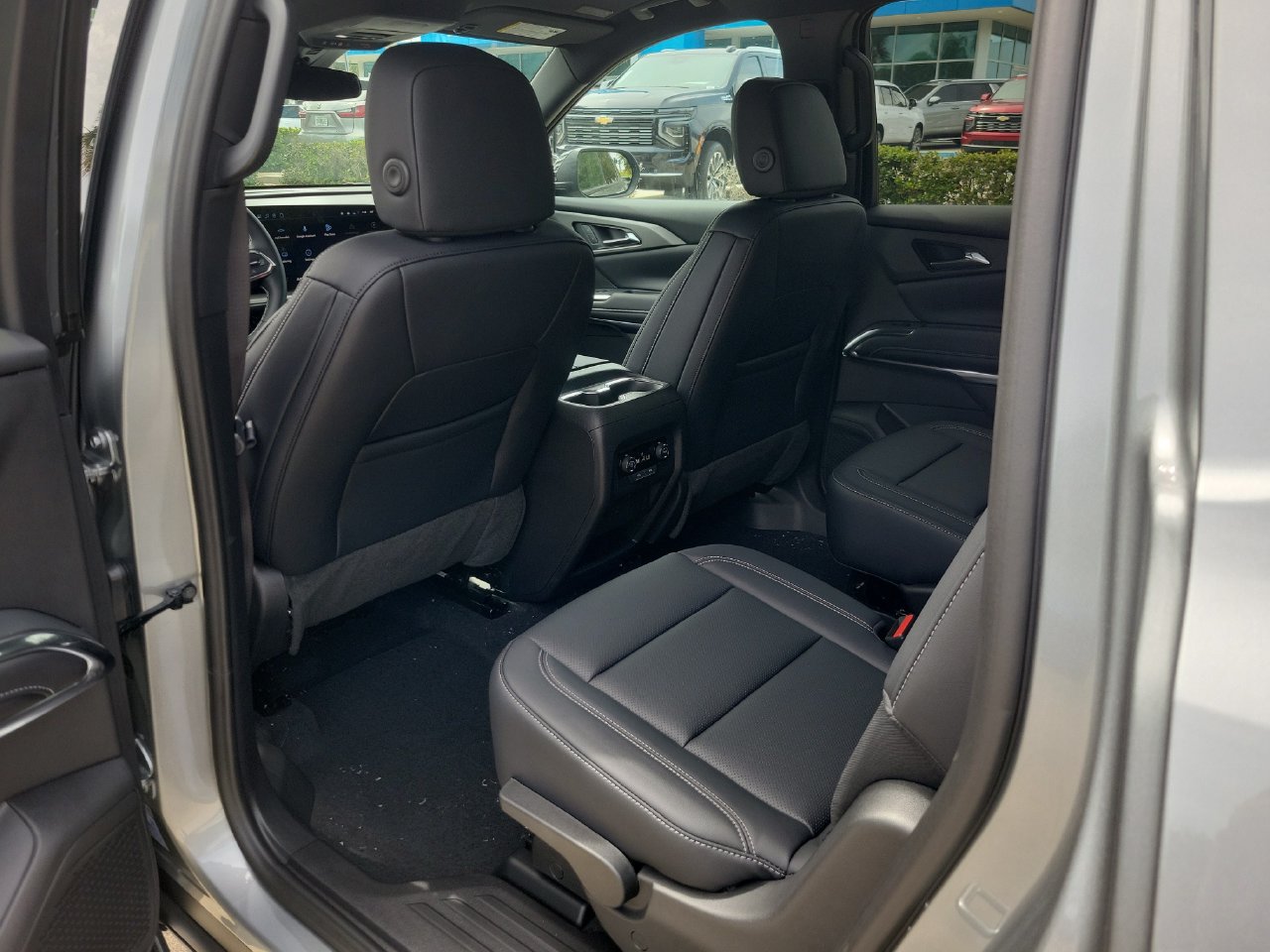 2027 Chevrolet Traverse LT - Photo 8