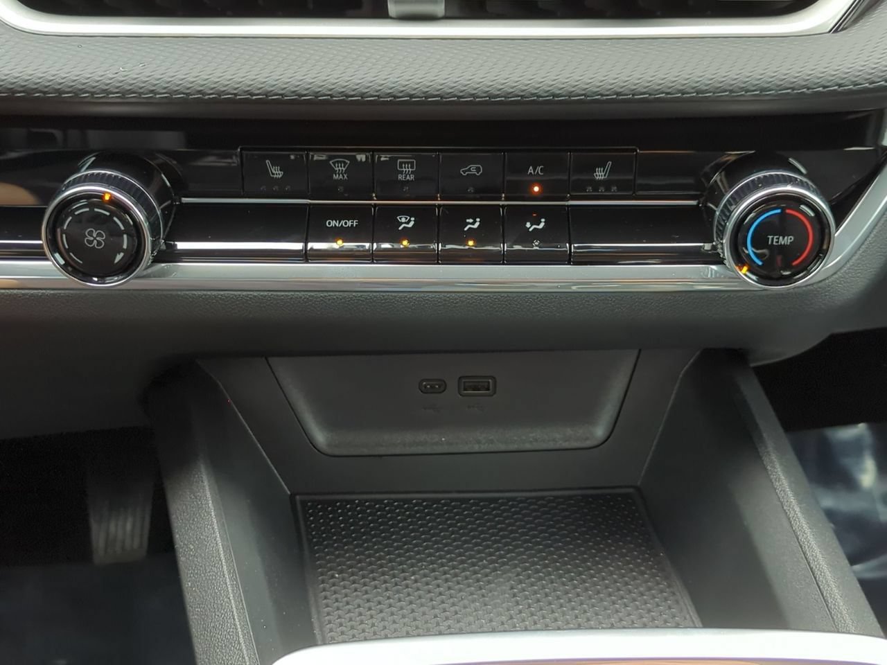 2027 Chevrolet Equinox LT - Photo 17