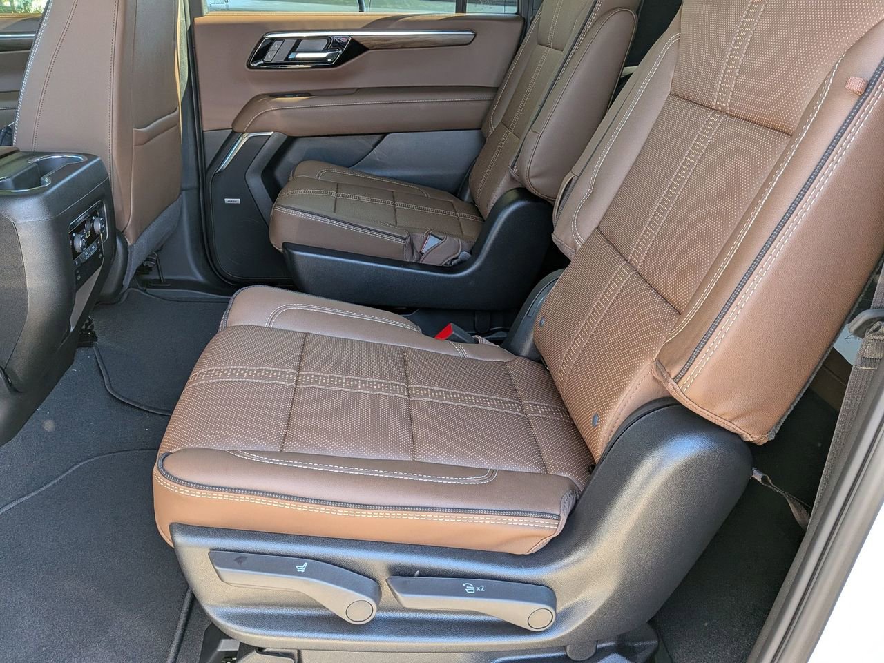 2026 Chevrolet Suburban High Country - Photo 21