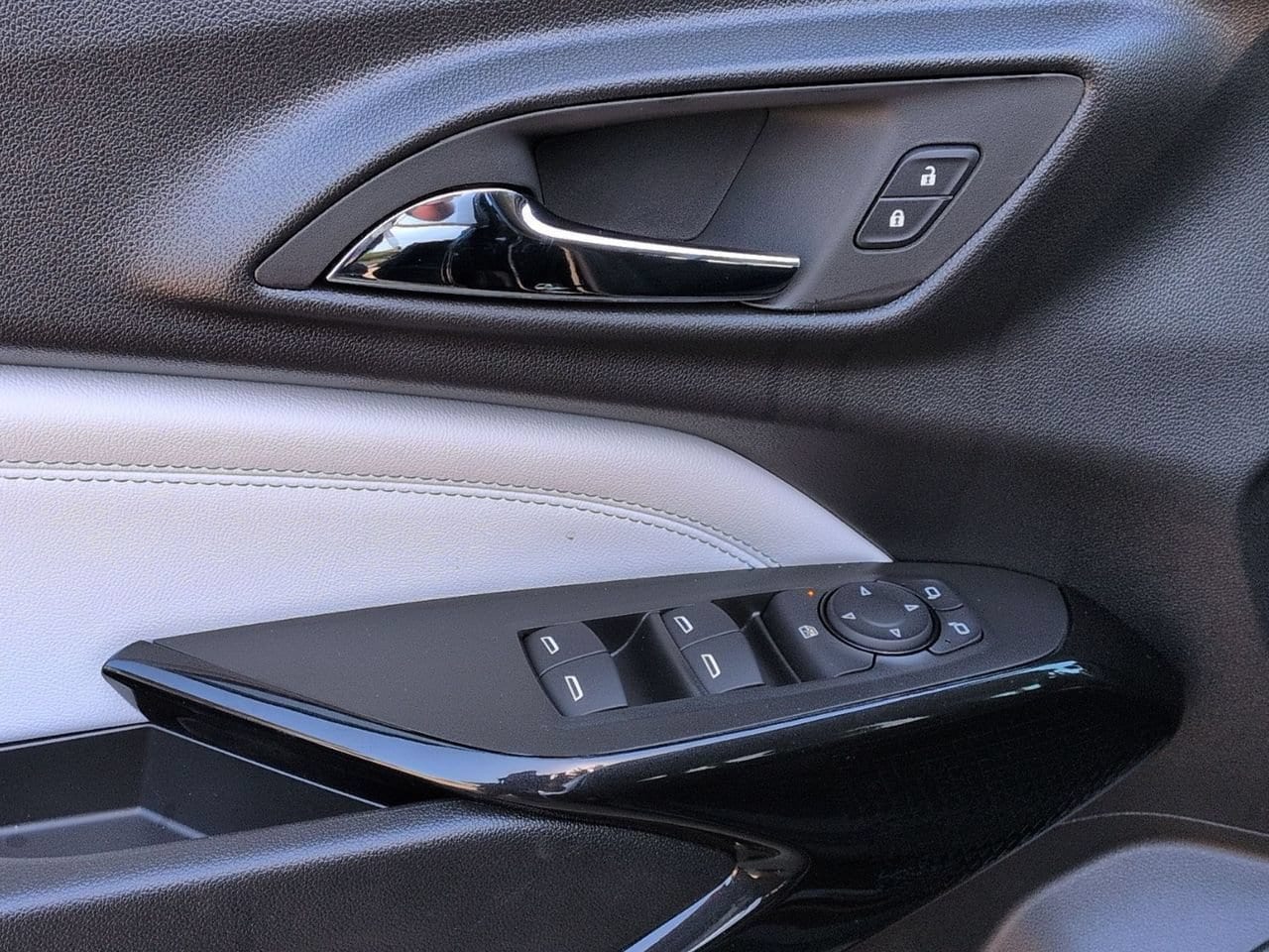 2026 Chevrolet Trax LT - Photo 9