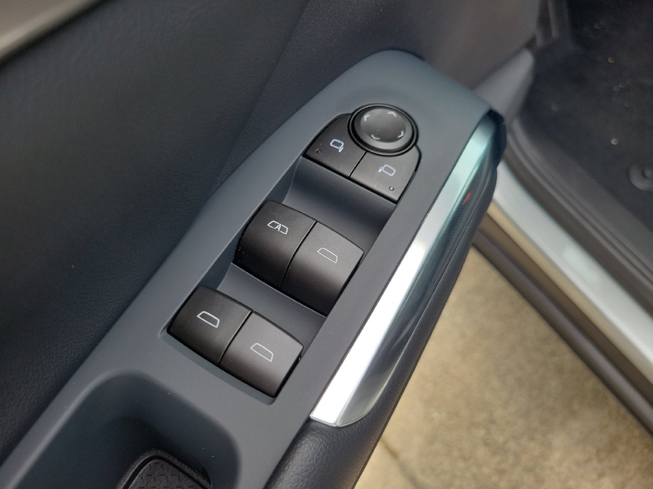2027 Chevrolet Traverse LT - Photo 13