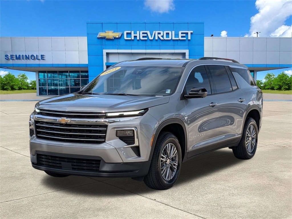 Used 2025 Chevrolet Traverse LT SUV