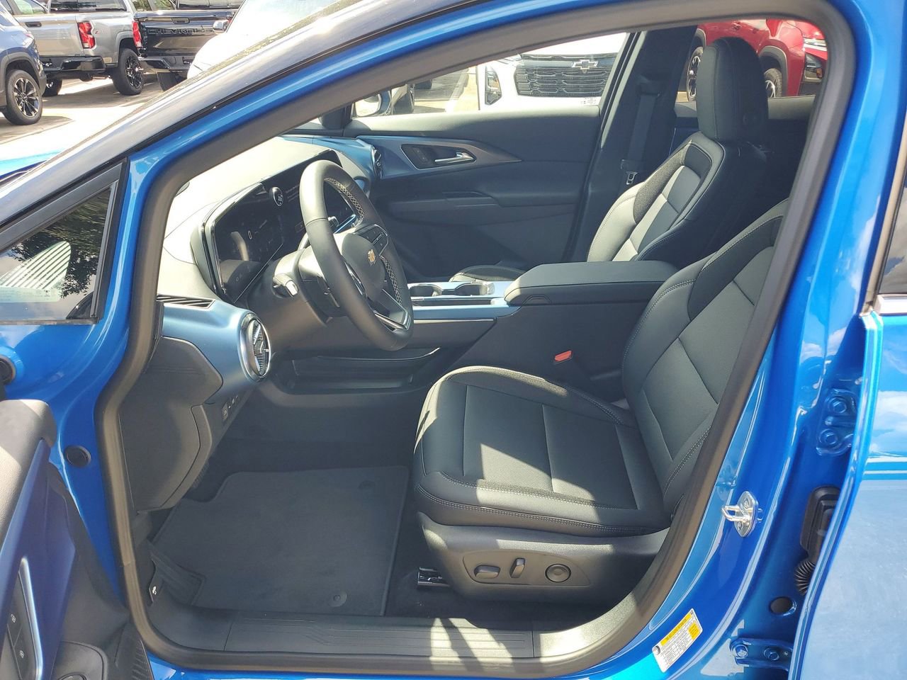 2025 Chevrolet Equinox EV LT - Photo 17