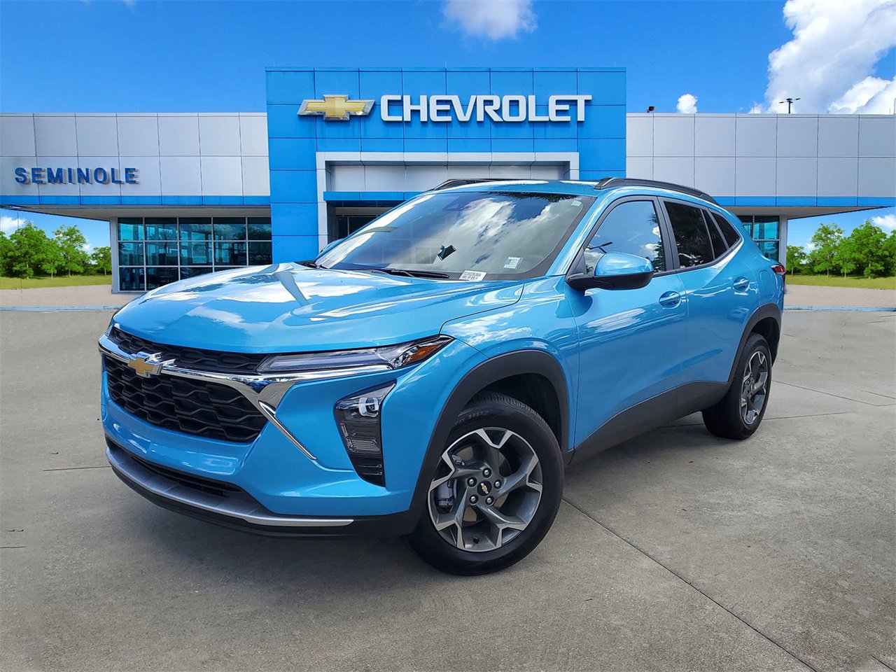 2025 Chevrolet Trax LT photo 2