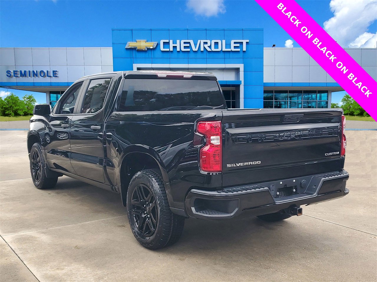 2023 Chevrolet Silverado 1500 Custom photo 3