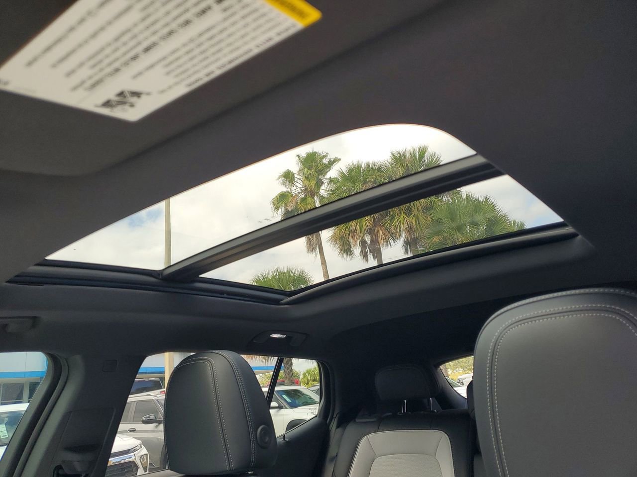 2025 Chevrolet Equinox EV LT - Photo 30