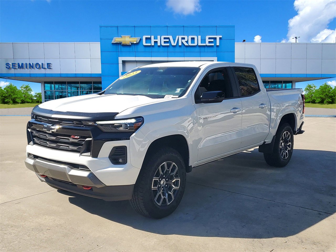 2023 Chevrolet Colorado Z71 photo 2