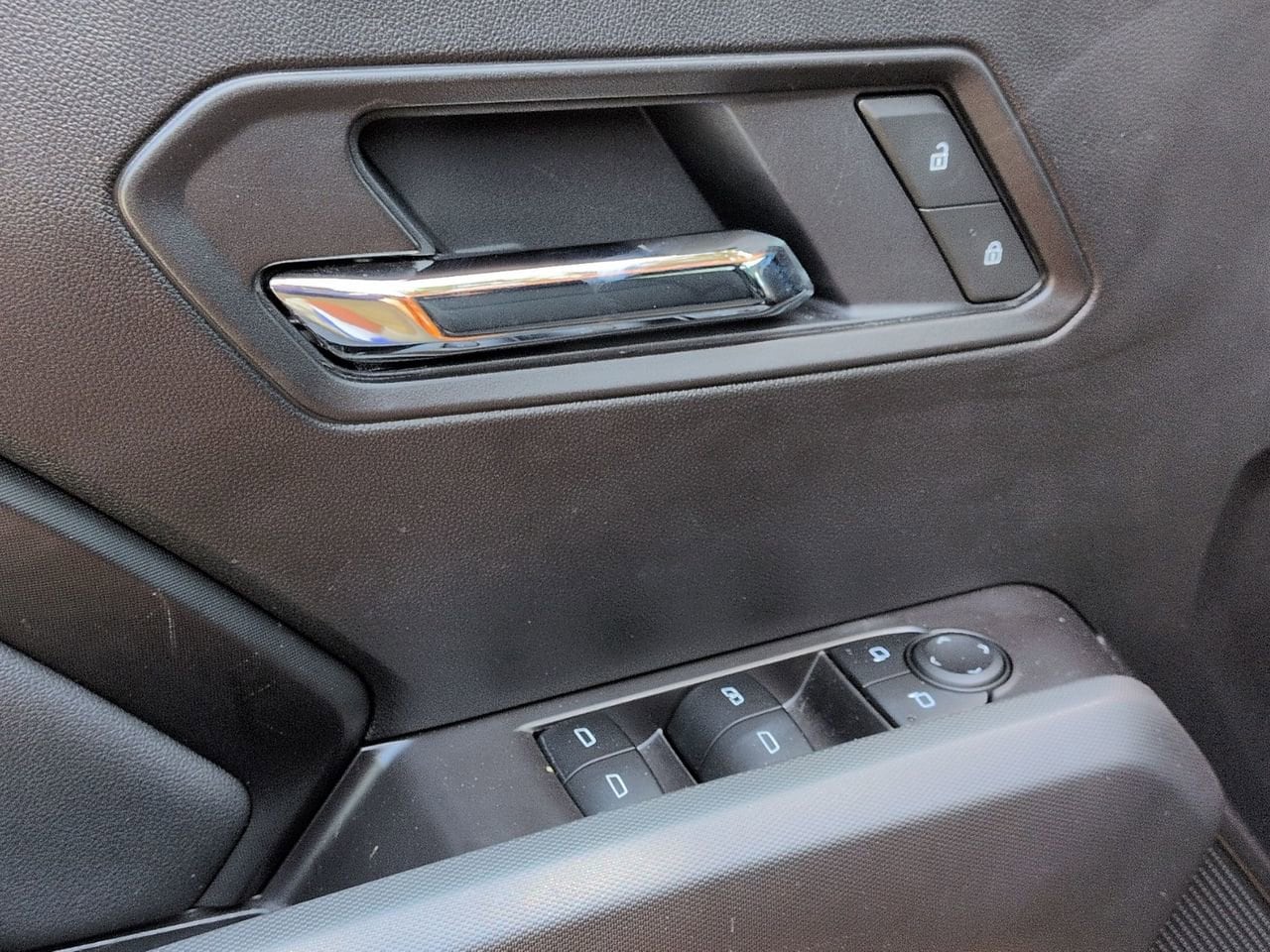 2025 Chevrolet Colorado LT - Photo 9