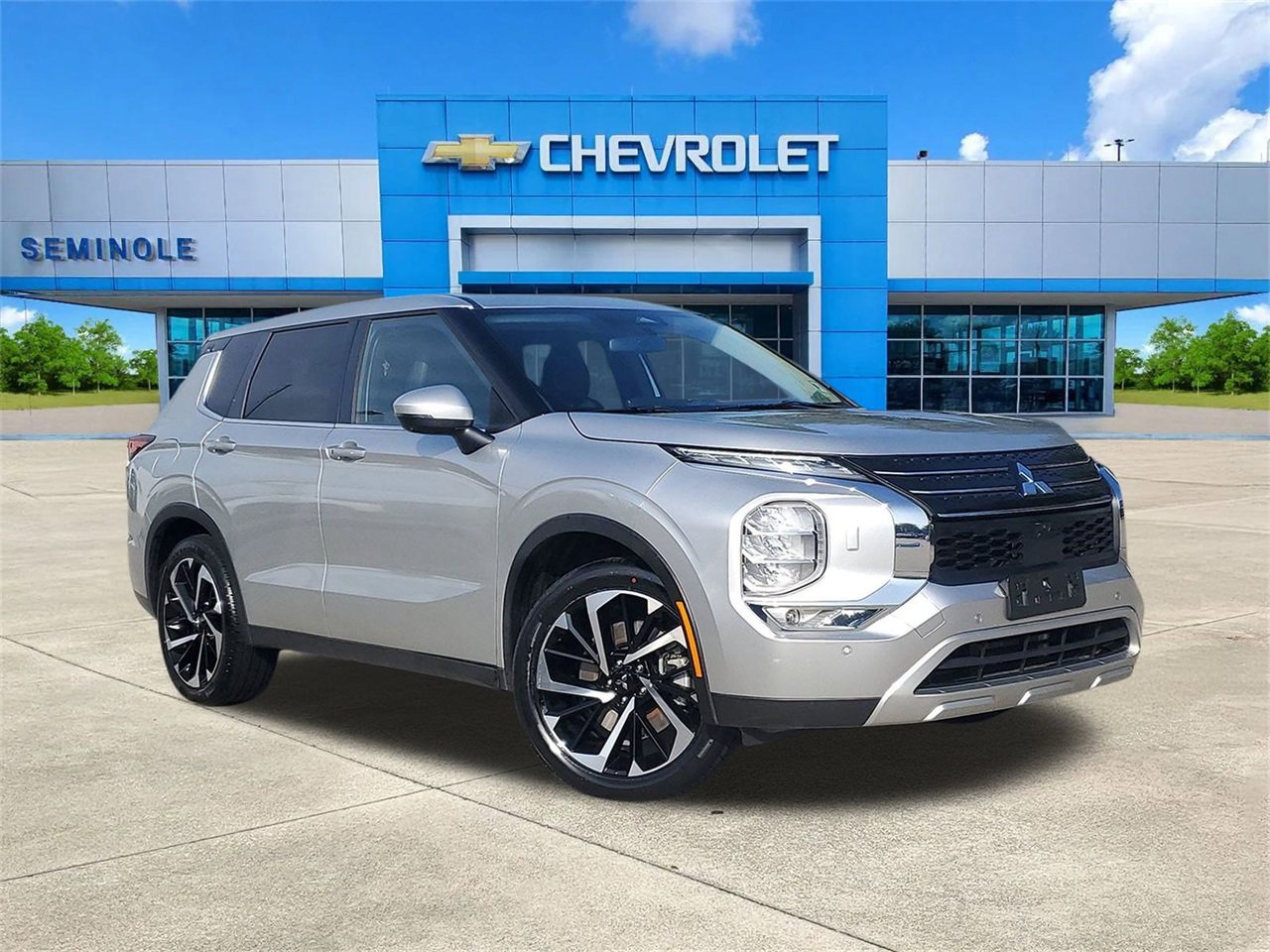 2023 Mitsubishi Outlander SE's photo