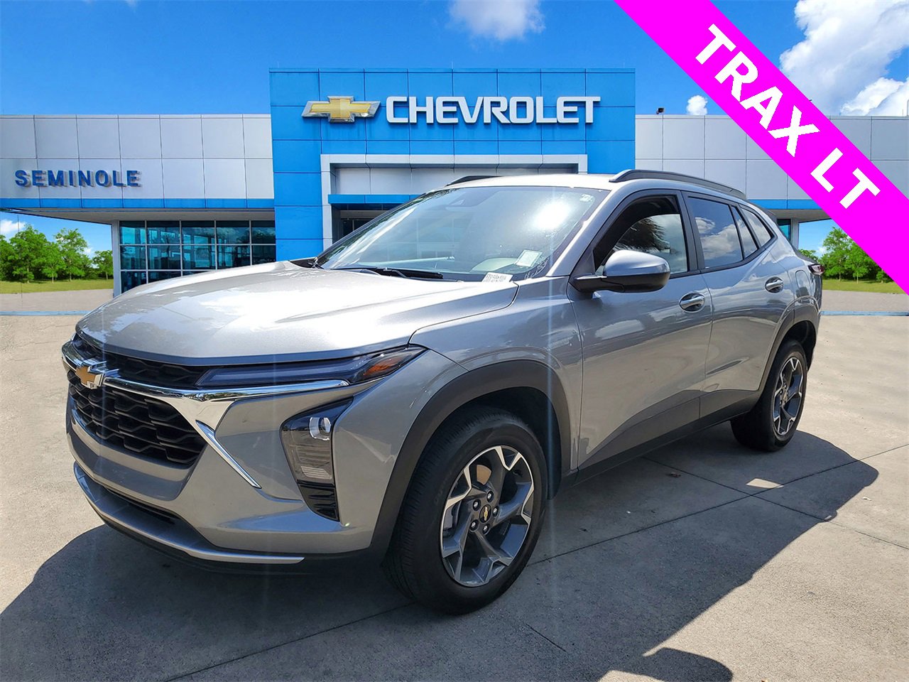 2025 Chevrolet Trax LT photo 2
