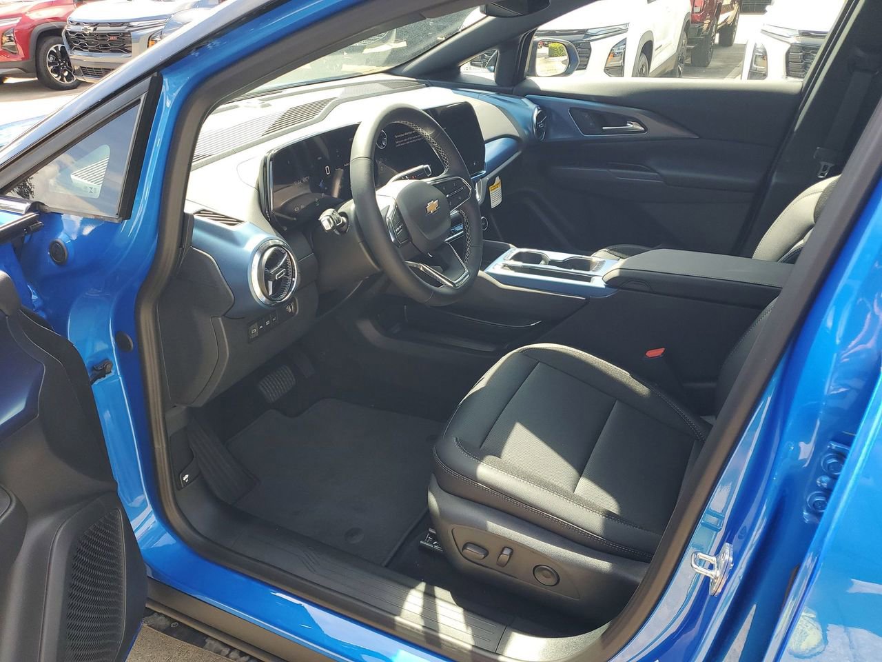 2025 Chevrolet Equinox EV LT - Photo 16