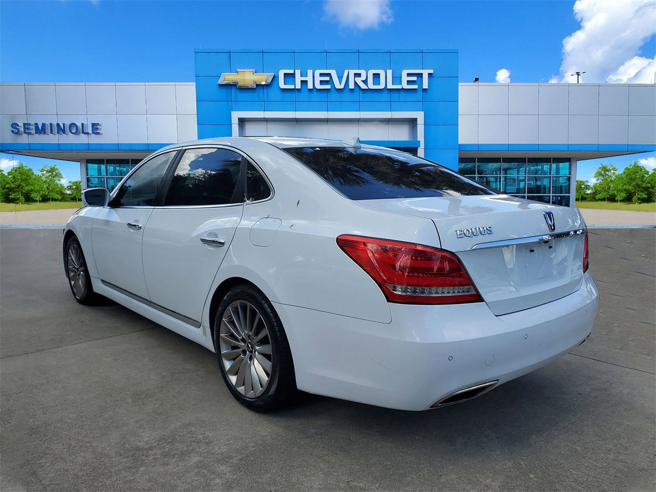 2015 Hyundai Equus Signature photo 3