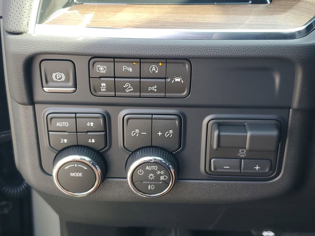 2026 Chevrolet Suburban High Country - Photo 30