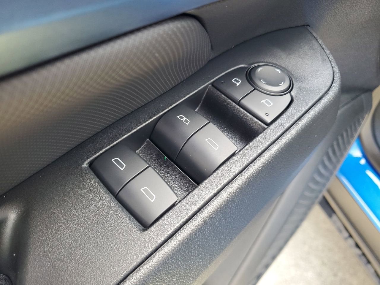 2025 Chevrolet Equinox EV LT - Photo 15