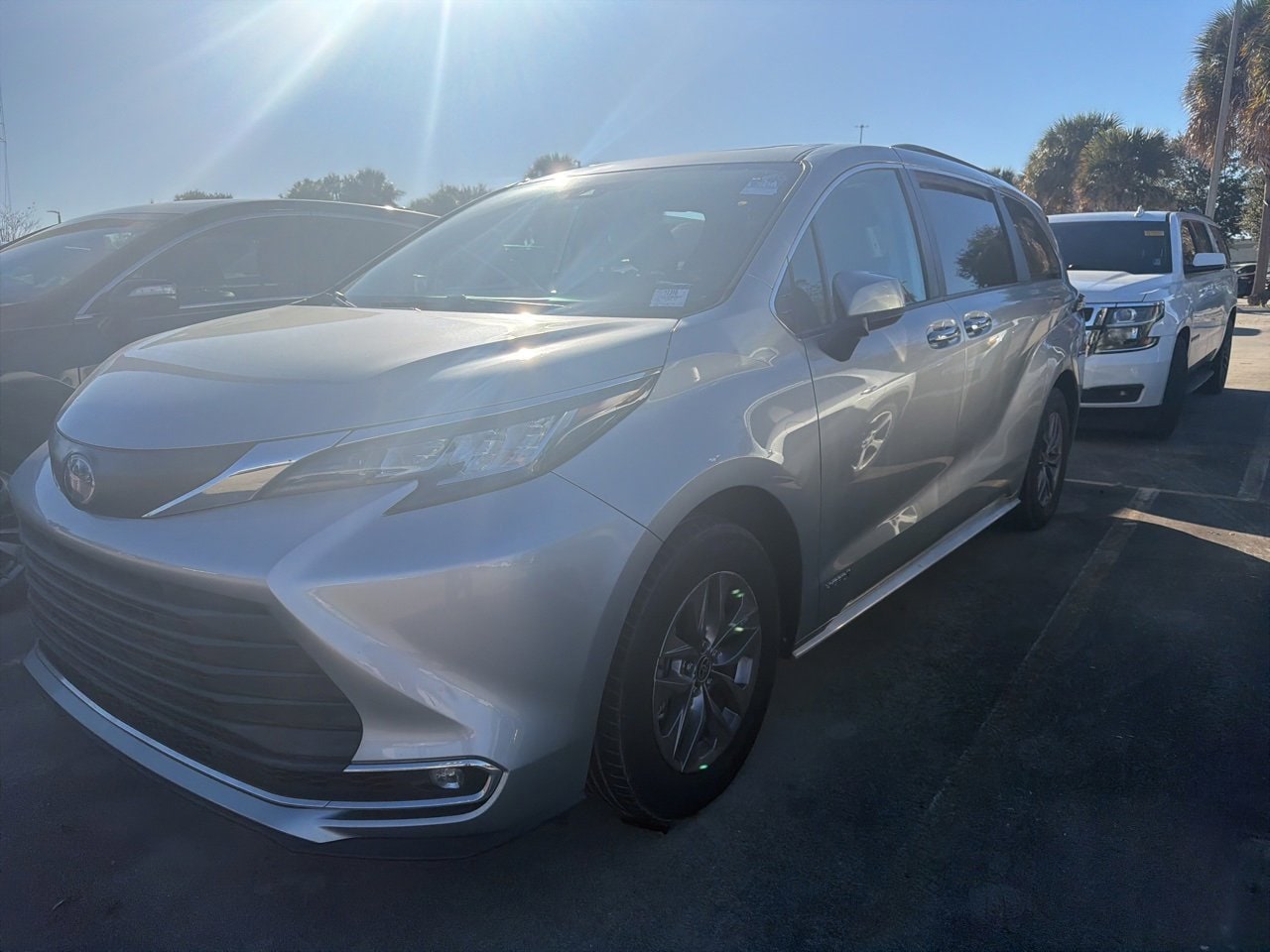 2021 Toyota Sienna XLE's photo