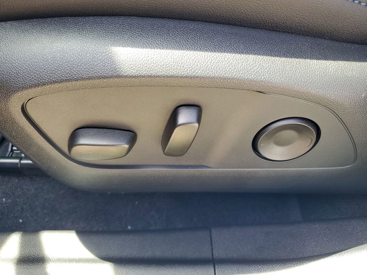2025 Chevrolet Equinox EV LT - Photo 18