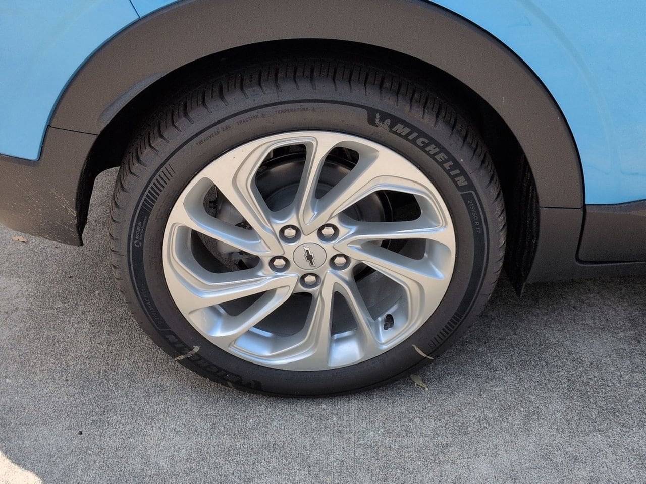 2027 Chevrolet Bolt LT - Photo 26