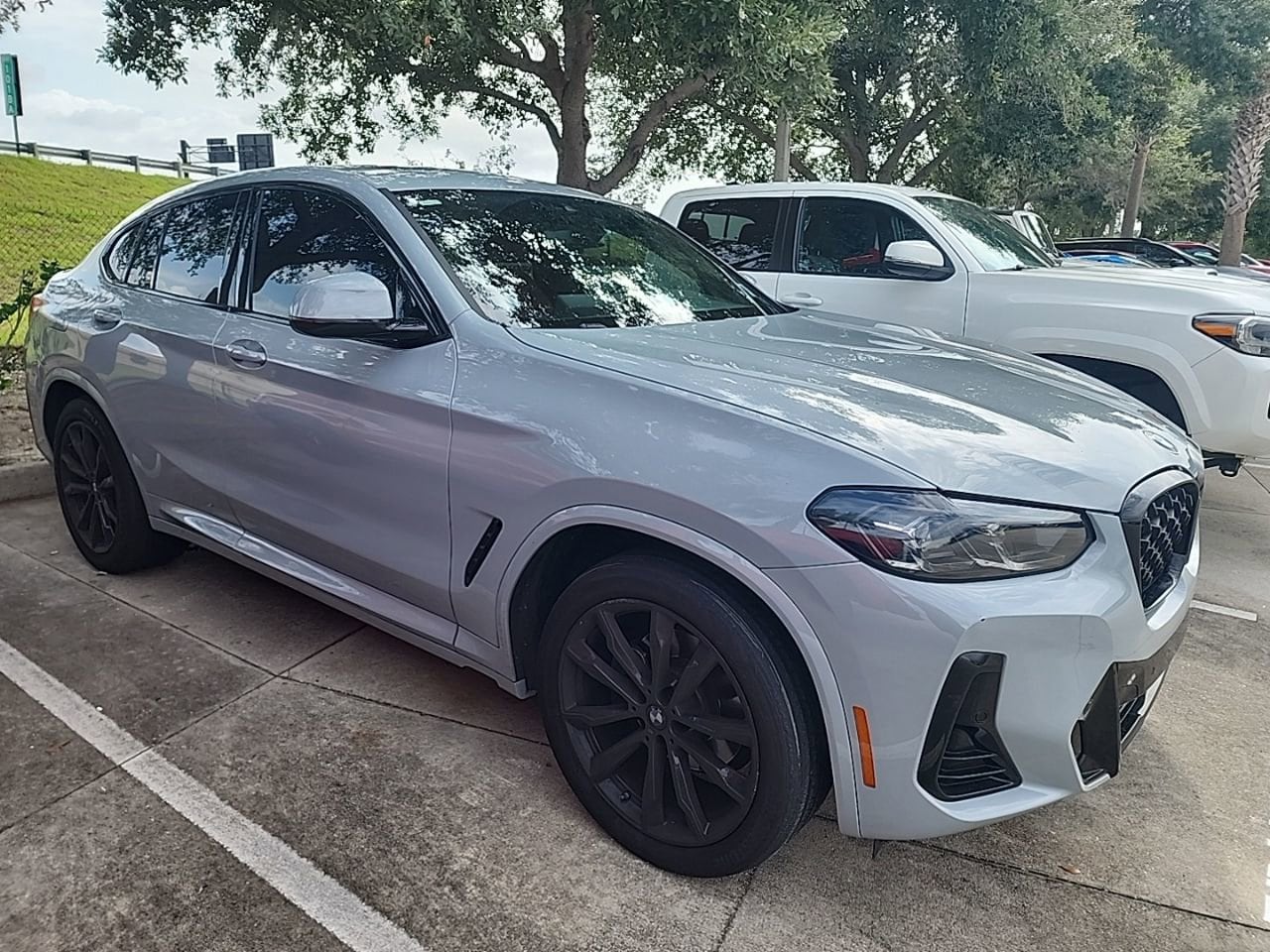 2023 BMW X4 xDrive30i's photo