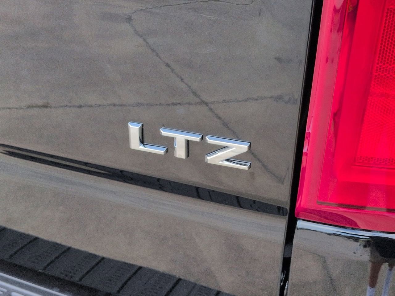 View vehicle photo 7