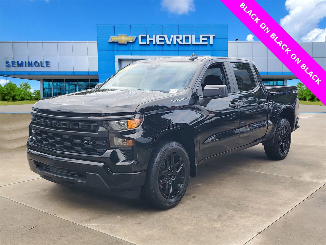 2023 Chevrolet Silverado 1500 Custom photo 2