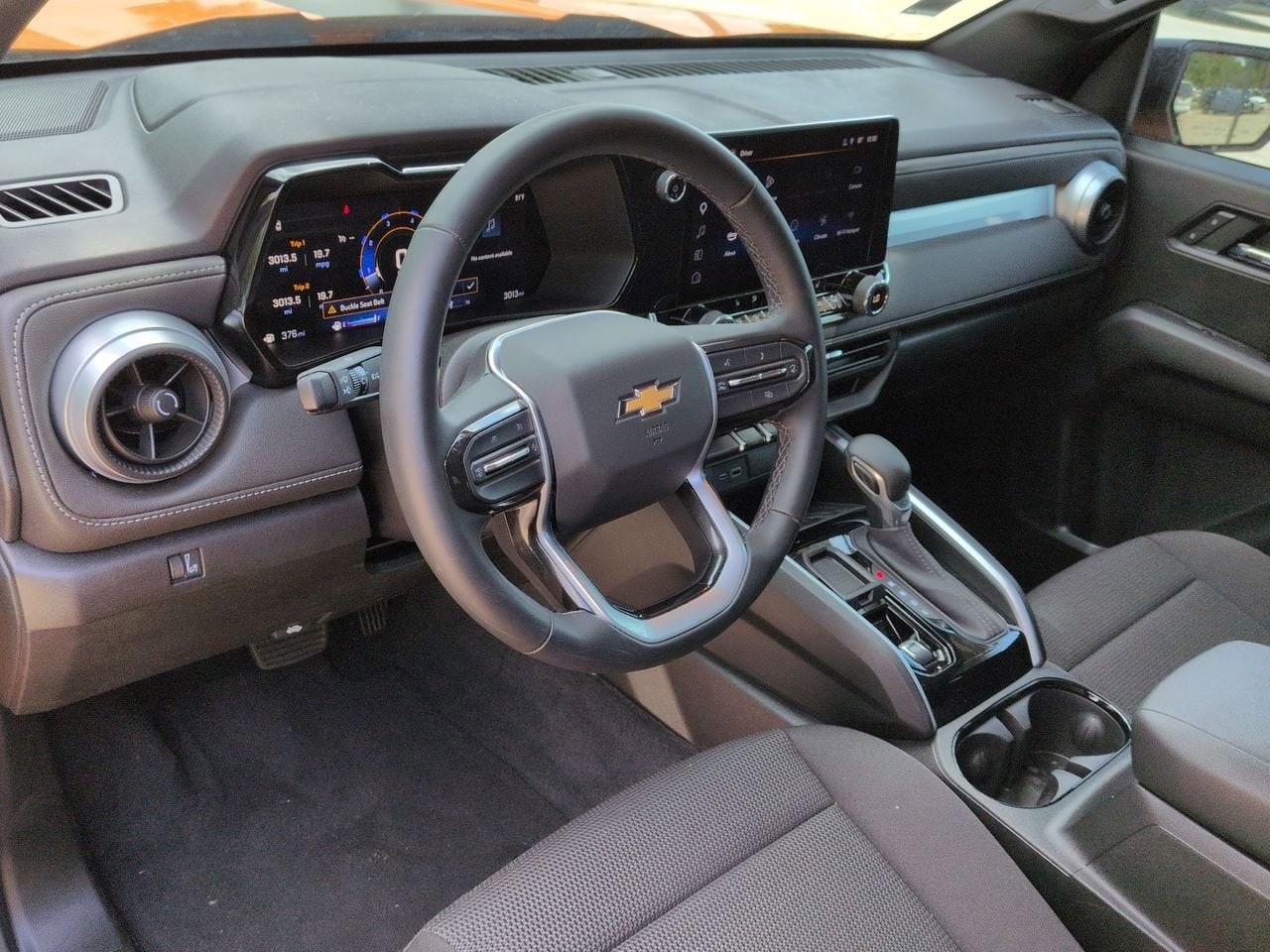 2025 Chevrolet Colorado LT - Photo 10