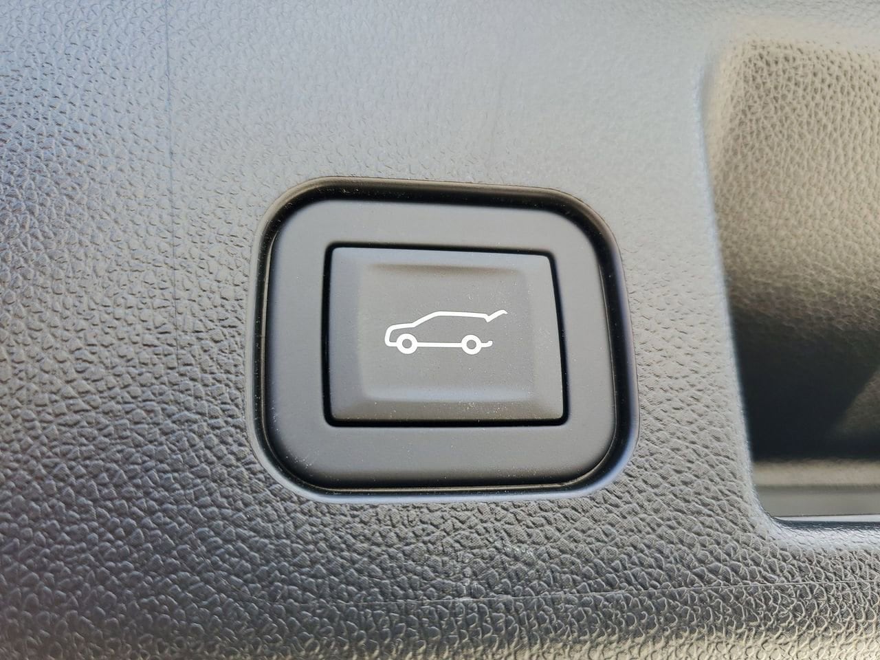 2025 Chevrolet Equinox EV LT - Photo 8