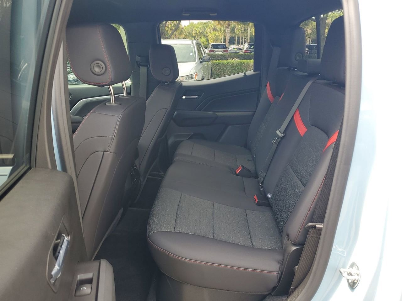 2025 Chevrolet Colorado Z71 - Photo 10