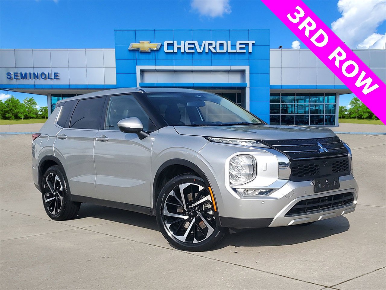 2023 Mitsubishi Outlander SE's photo