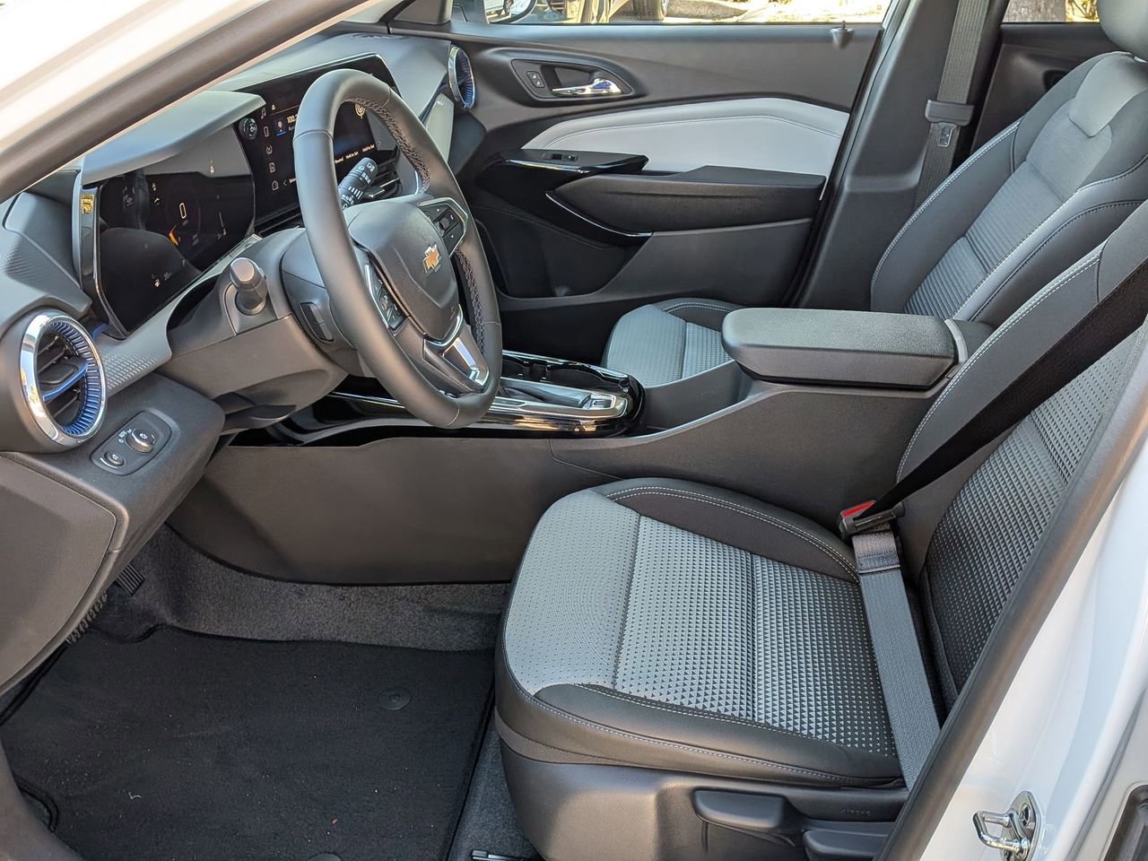 2026 Chevrolet Trax LT - Photo 18
