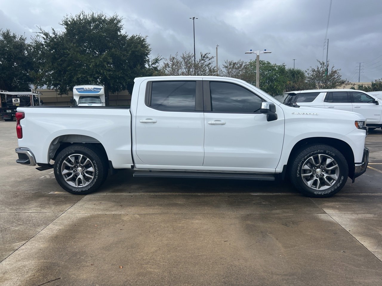 2019 Chevrolet Silverado 1500 LT photo 3