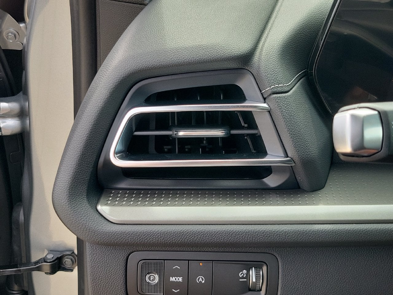 2027 Chevrolet Traverse LT - Photo 28