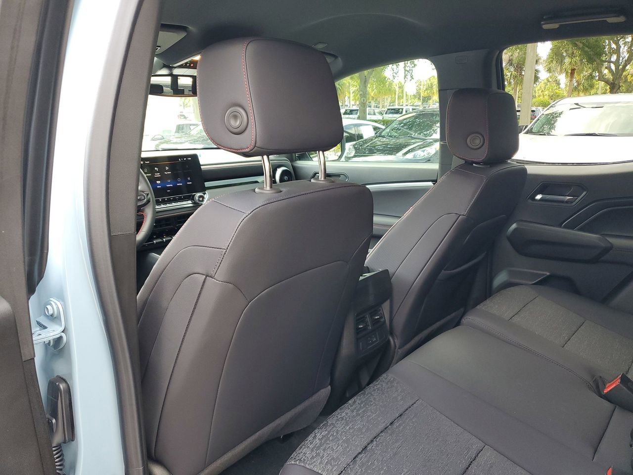 2025 Chevrolet Colorado Z71 - Photo 9