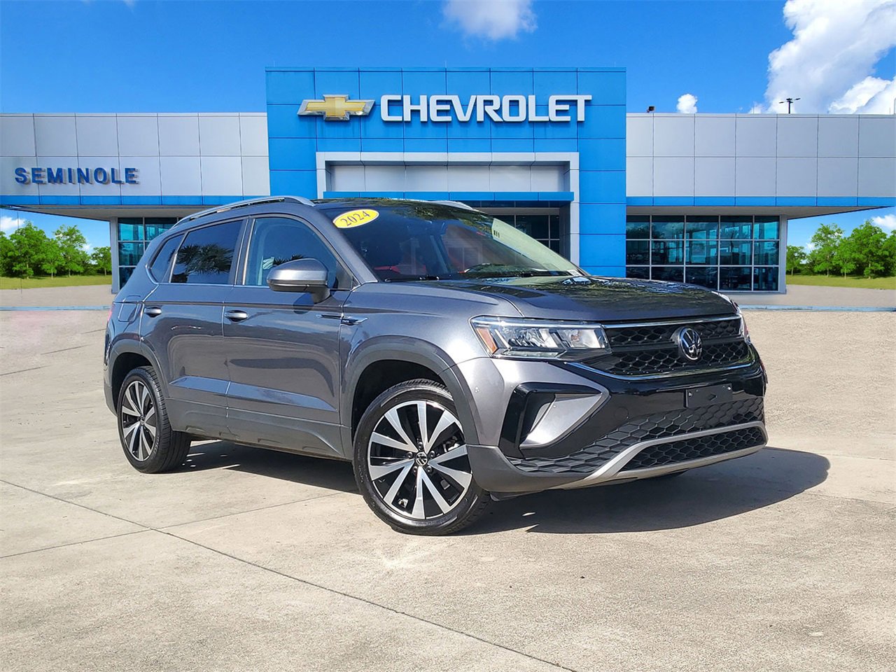 2024 Volkswagen Taos SE's photo