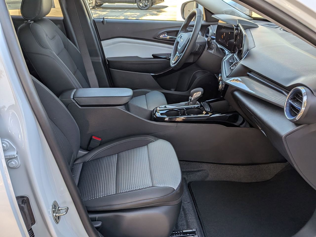 2026 Chevrolet Trax LT - Photo 24