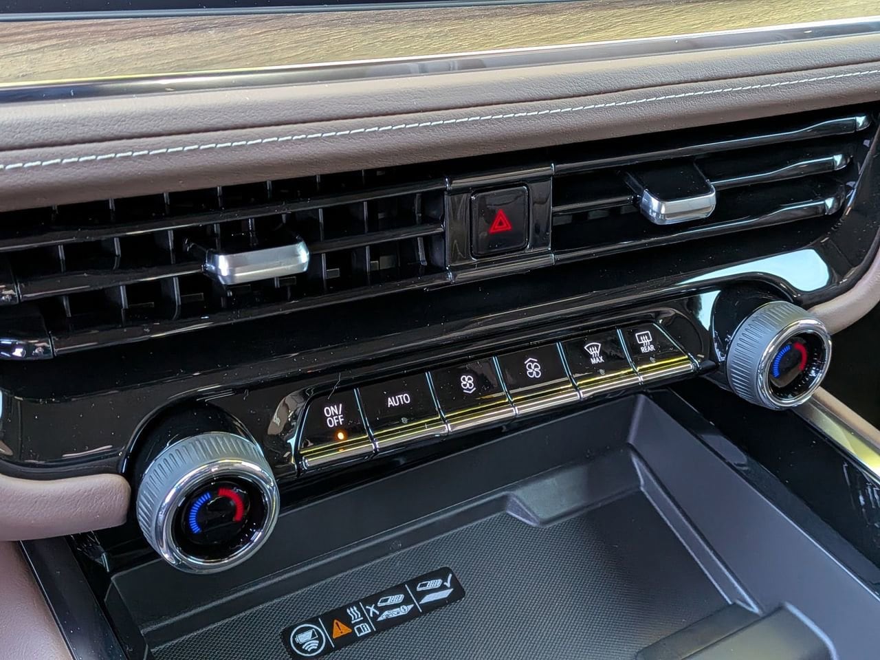 2026 Chevrolet Suburban High Country - Photo 17