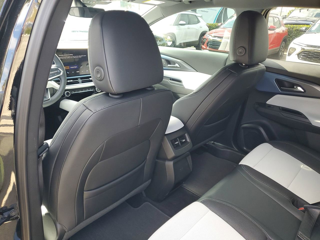 2025 Chevrolet Equinox EV LT - Photo 10