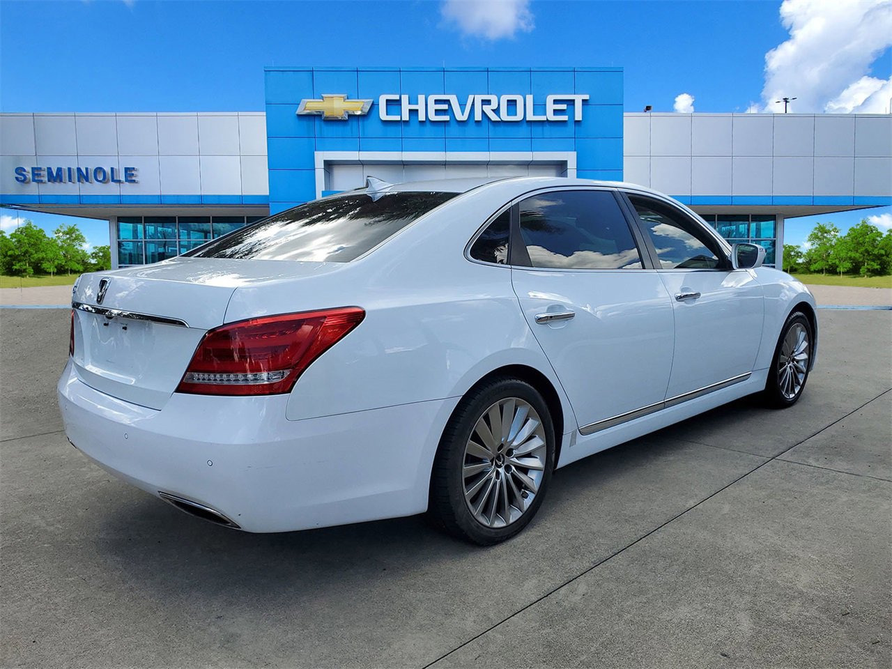 2015 Hyundai Equus Signature photo 2