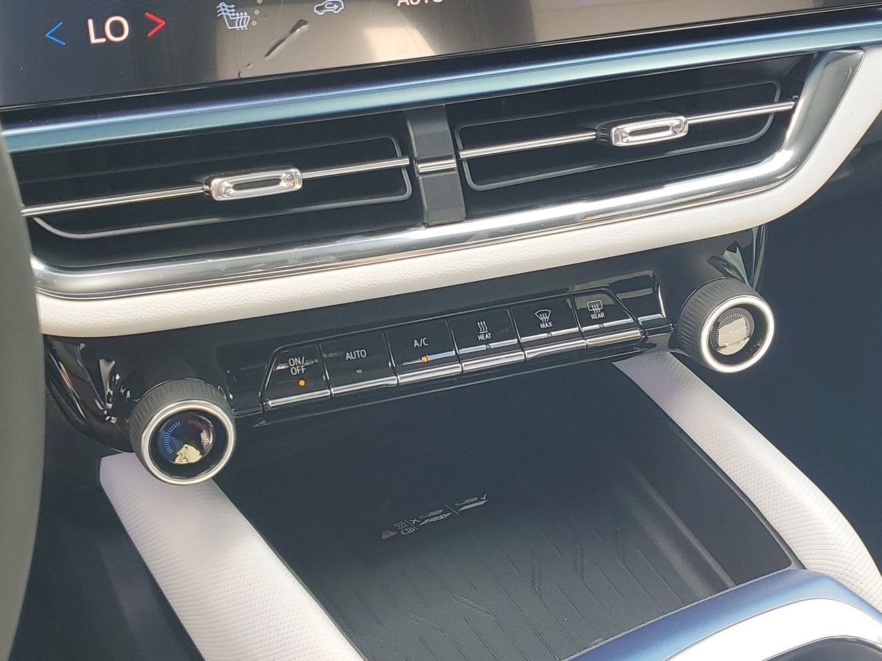 2025 Chevrolet Equinox EV LT - Photo 25