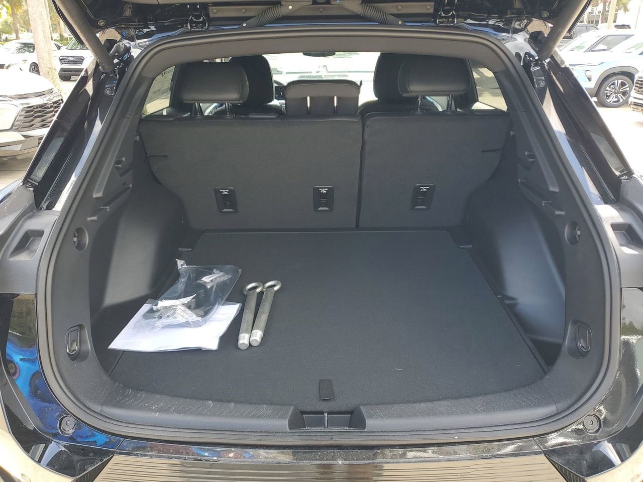 2025 Chevrolet Equinox EV LT - Photo 7