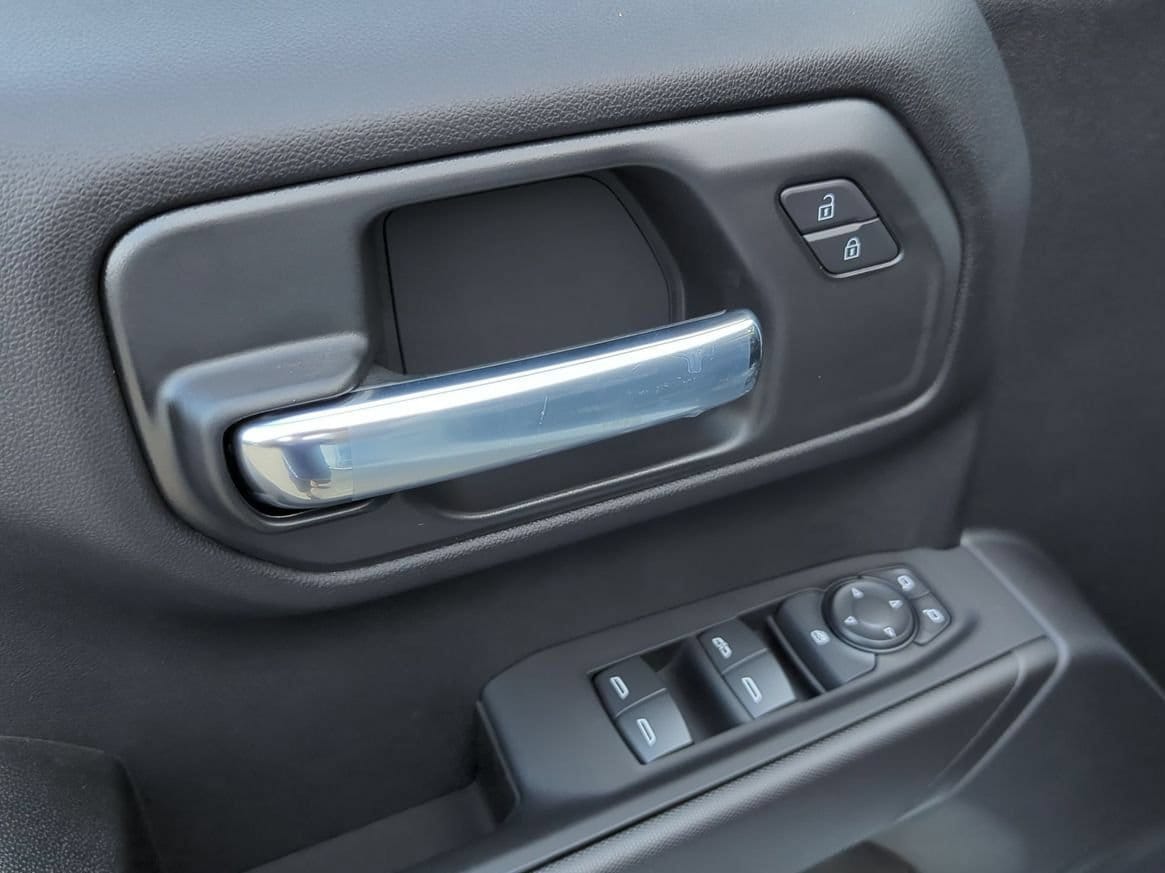 2026 Chevrolet Silverado 1500 Custom - Photo 10