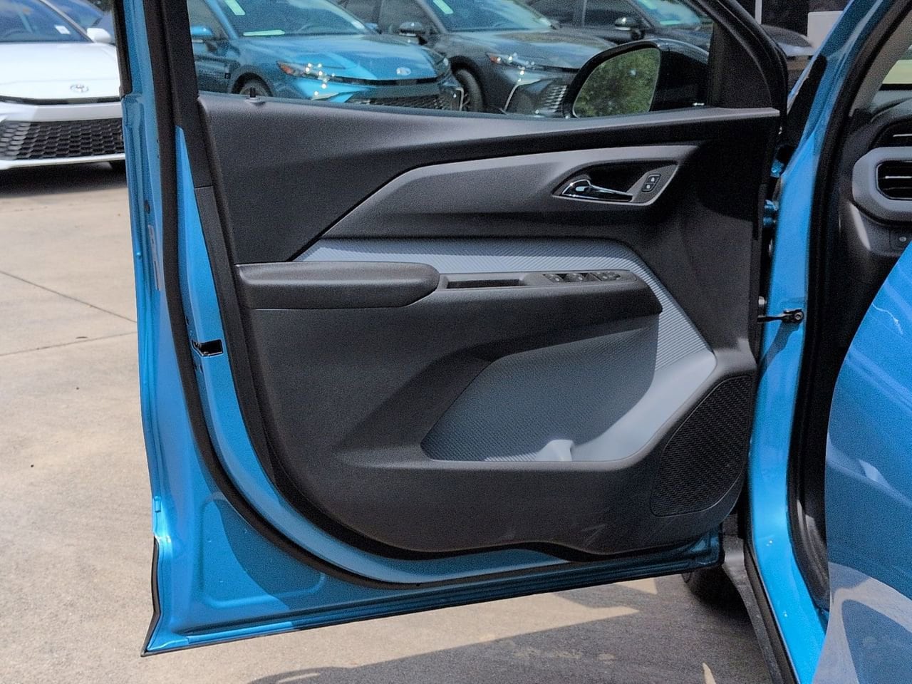 2027 Chevrolet Bolt LT - Photo 7