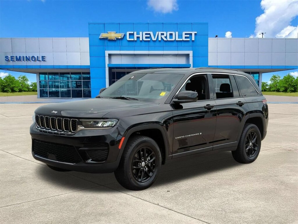 Used 2025 Jeep Grand Cherokee Laredo X 4x4 SUV