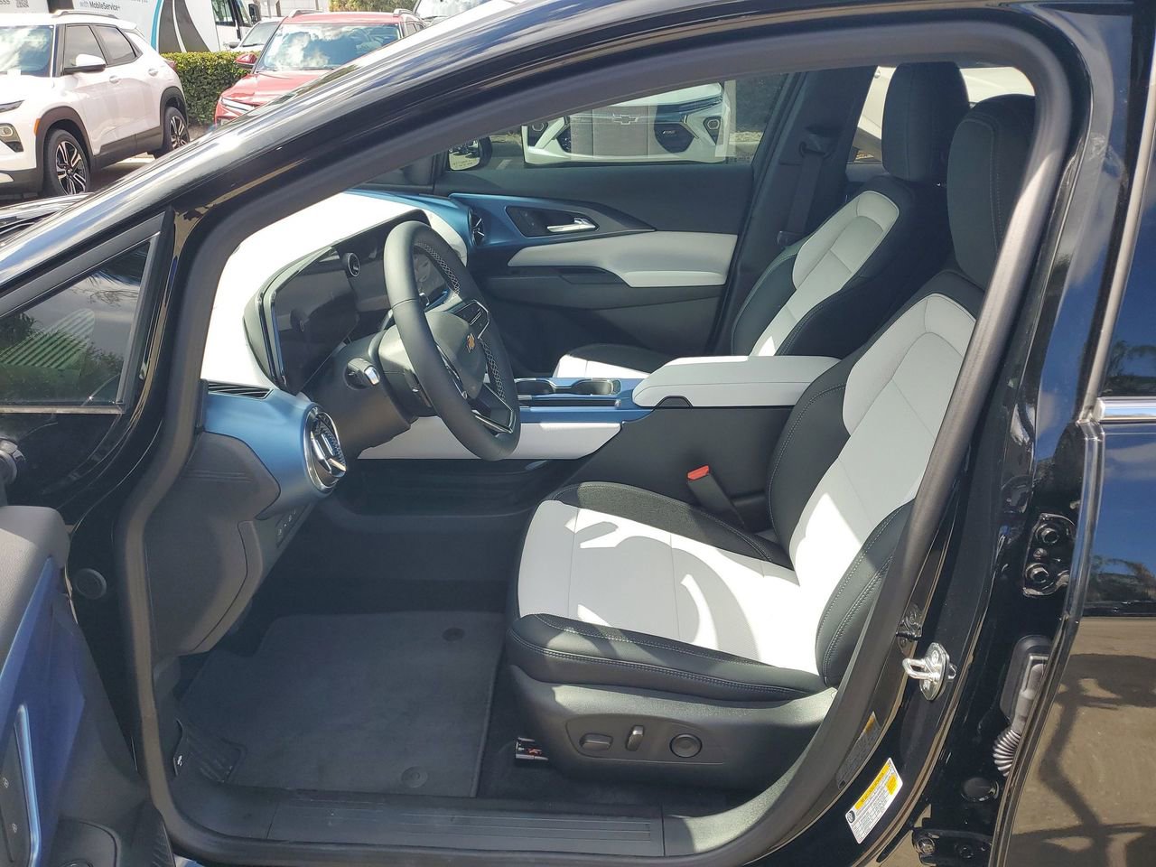 2025 Chevrolet Equinox EV LT - Photo 17