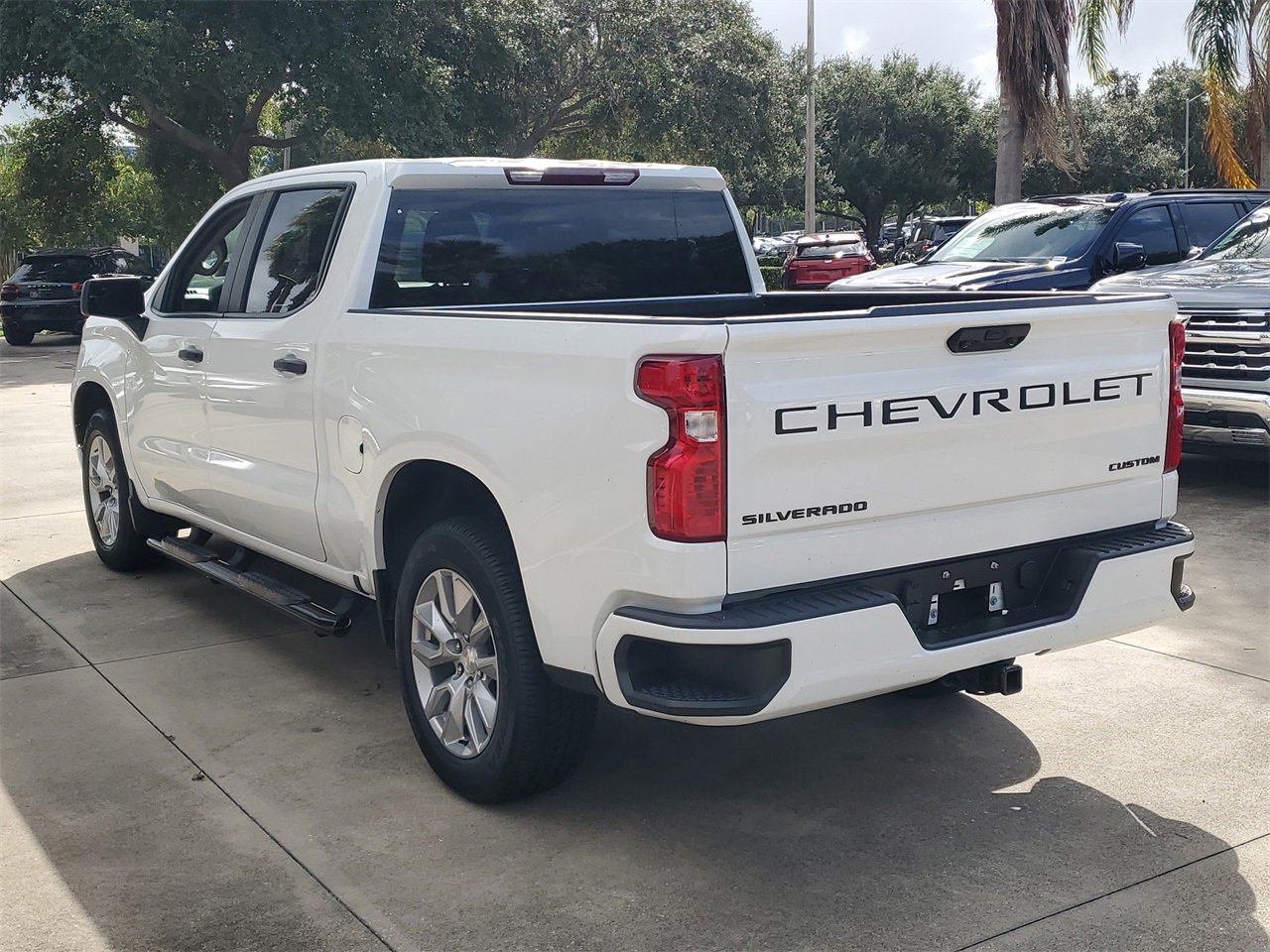 2023 Chevrolet Silverado 1500 Custom photo 3