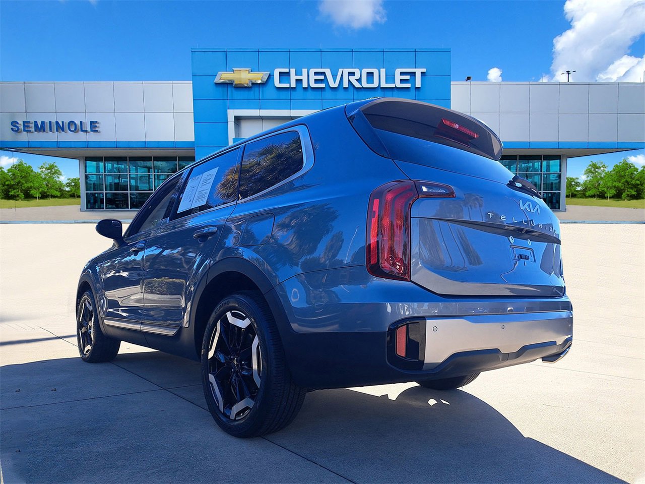 2025 Kia Telluride S photo 3