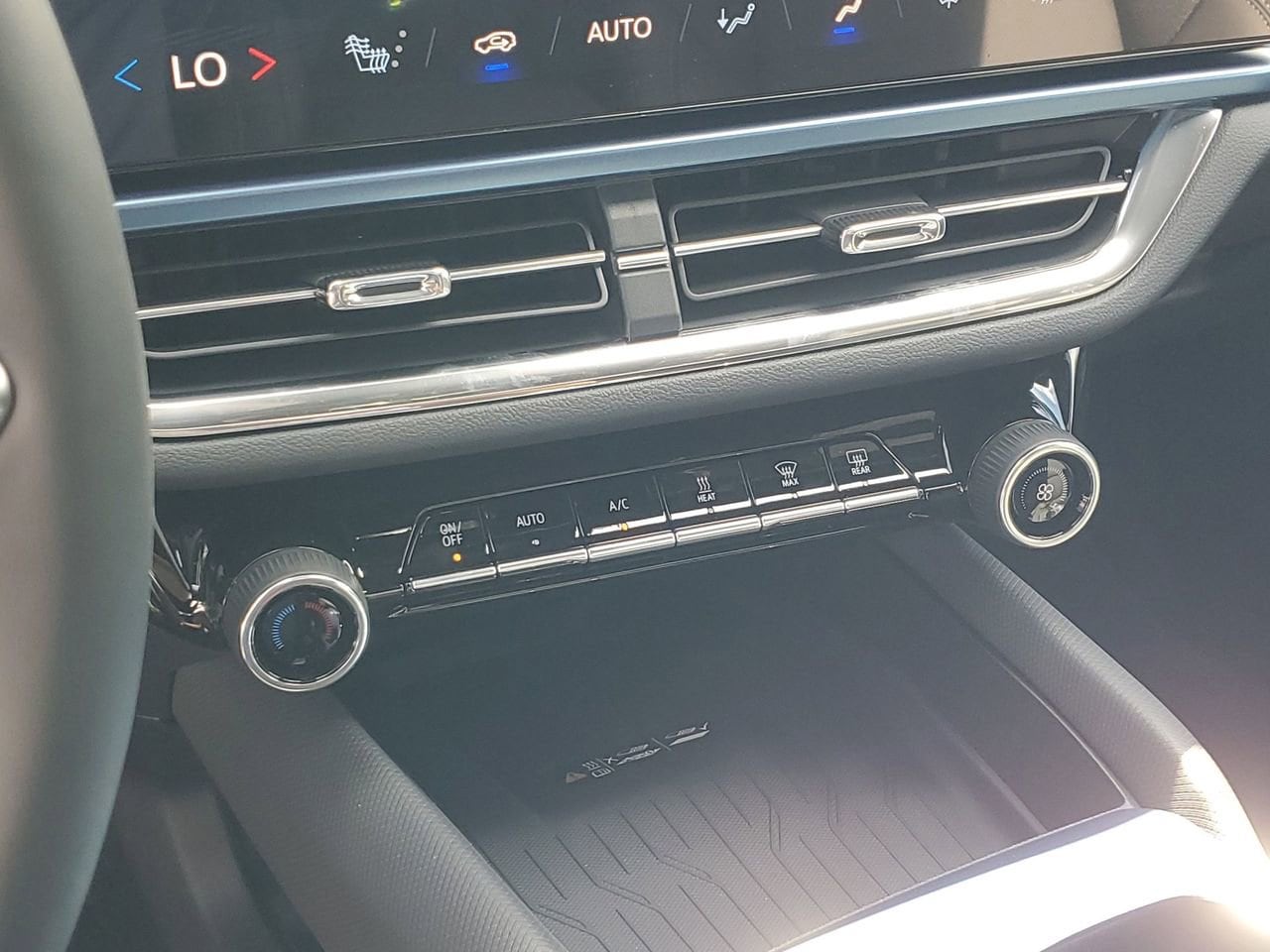 2025 Chevrolet Equinox EV LT - Photo 25