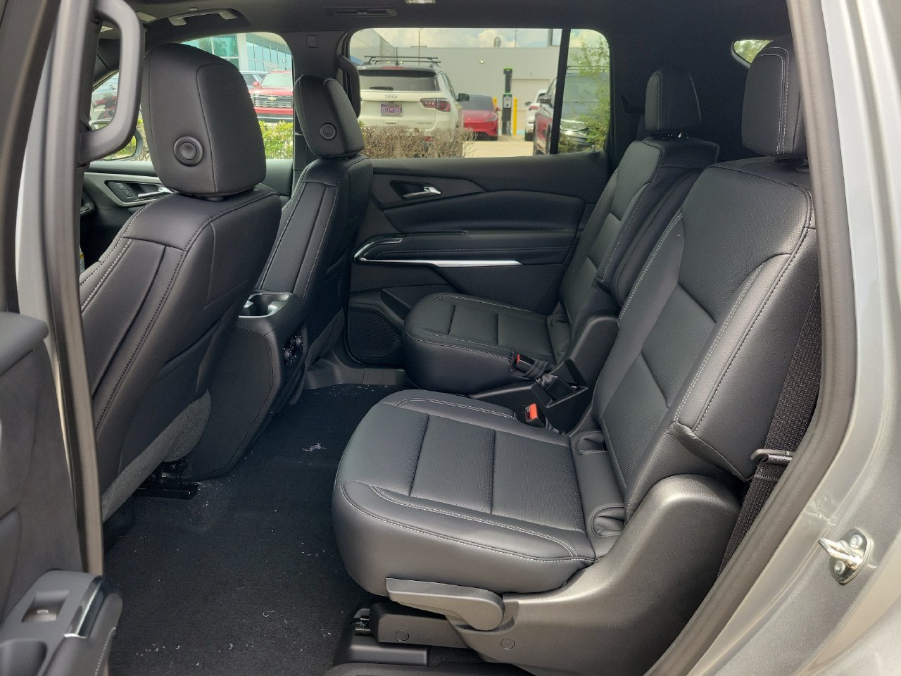 2027 Chevrolet Traverse LT - Photo 9