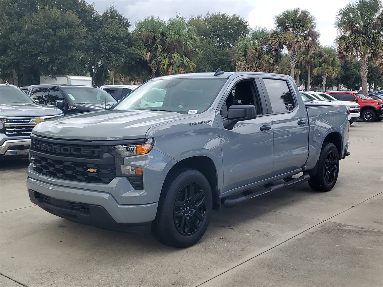 2024 Chevrolet Silverado 1500 Custom photo 2